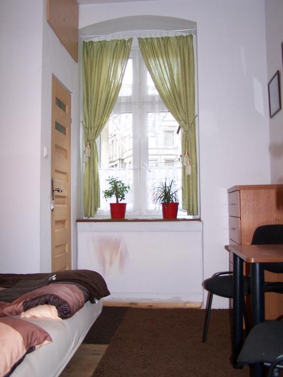 بوزنان Film Hostel الغرفة الصورة