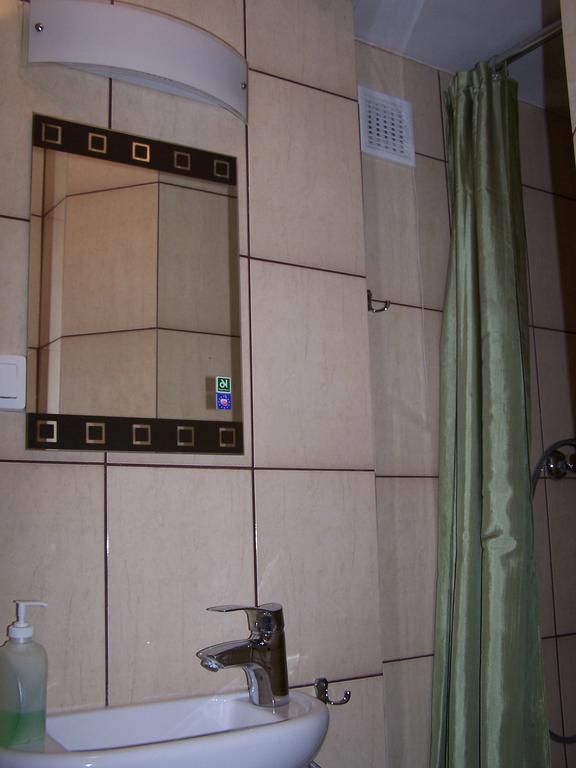 بوزنان Film Hostel الغرفة الصورة