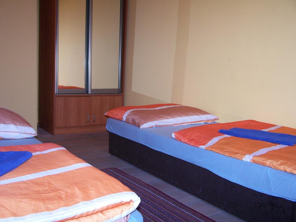 بوزنان Film Hostel الغرفة الصورة