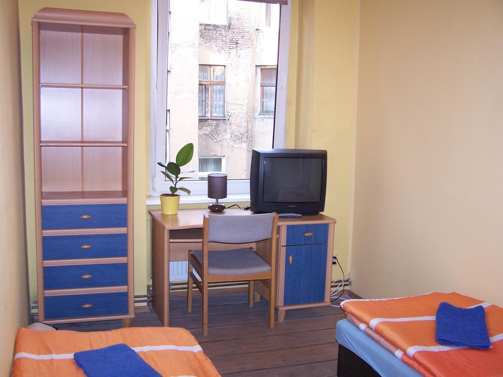 بوزنان Film Hostel الغرفة الصورة